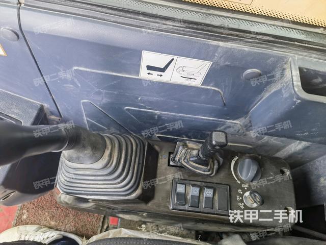 座椅右側(cè)控制臺(tái)/鑰匙門/油門/含右手柄（駕駛室部分）