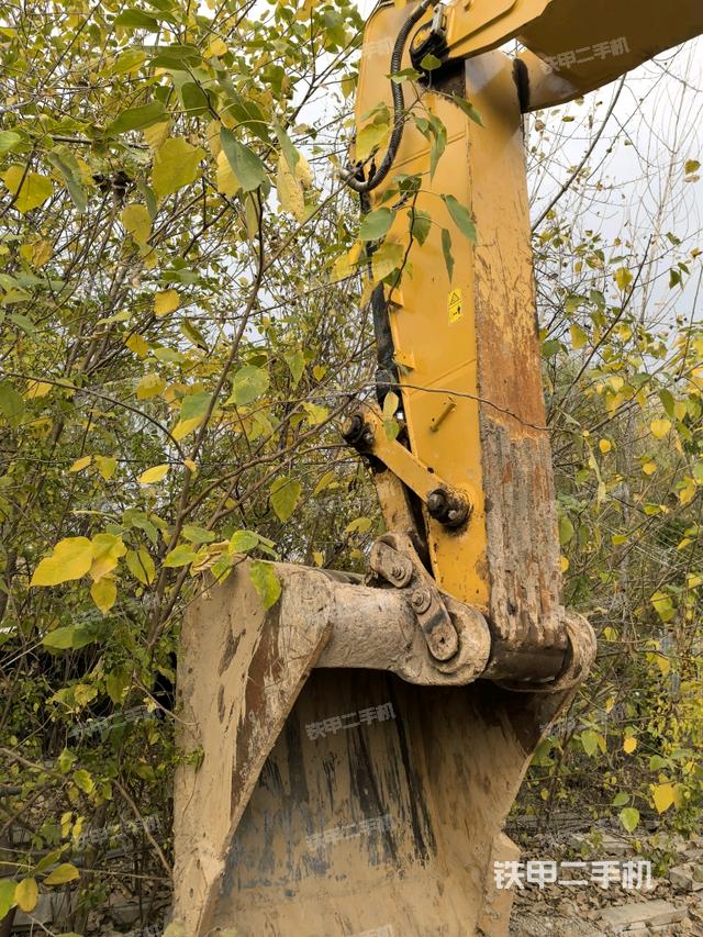 小臂整體左后(工作和回轉(zhuǎn)裝置) 小臂整體左后(工作和回轉(zhuǎn)裝置)