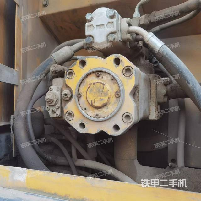 液壓泵艙室正面整體(整機(jī)外觀) 液壓泵艙室正面整體(整機(jī)外觀)