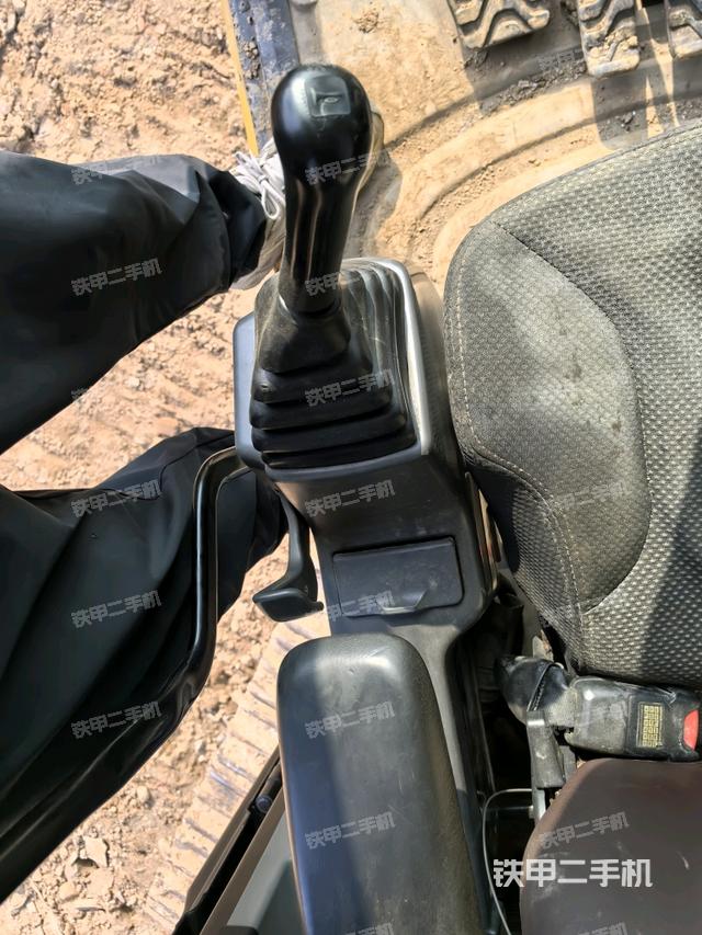 座椅左側(cè)控制臺/音響/含左手柄（駕駛室部分）