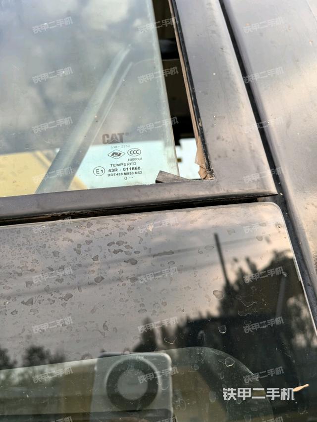 左后方玻璃角標(biāo)(駕駛室部分) 左后方玻璃角標(biāo)(駕駛室部分)