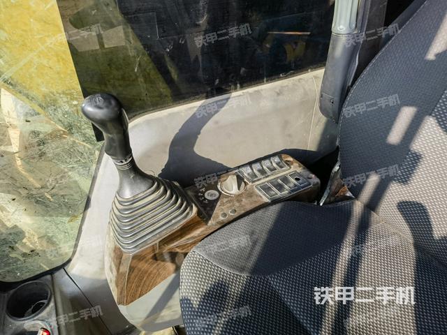 座椅右側(cè)控制臺(tái)/鑰匙門(mén)/油門(mén)/含右手柄（駕駛室部分）