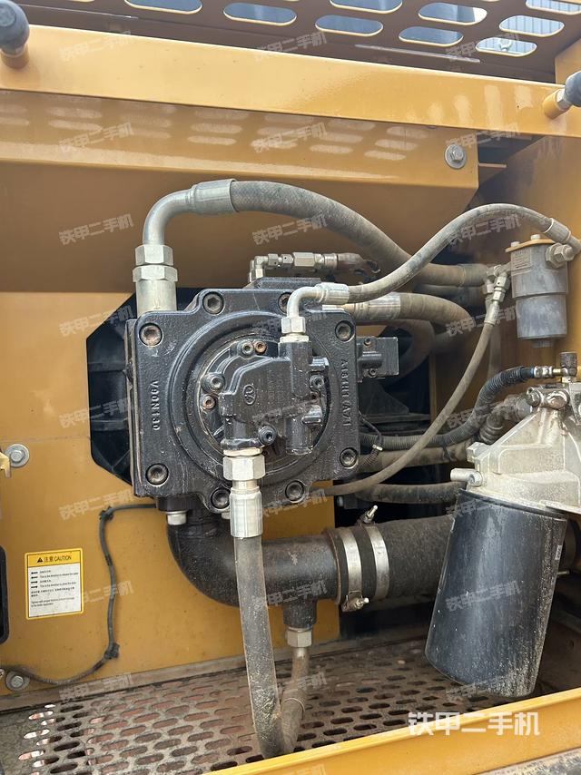 液壓泵斜45?左（大件艙室）