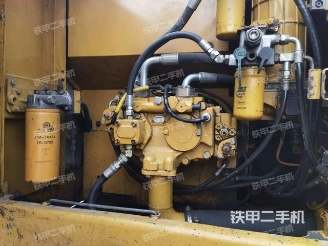 液壓泵斜45?右(大件艙室) 液壓泵斜45?右(大件艙室)