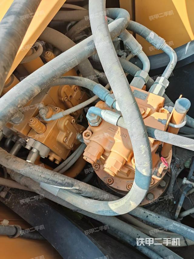 回轉(zhuǎn)馬達(dá)和主控閥（整機(jī)外觀）