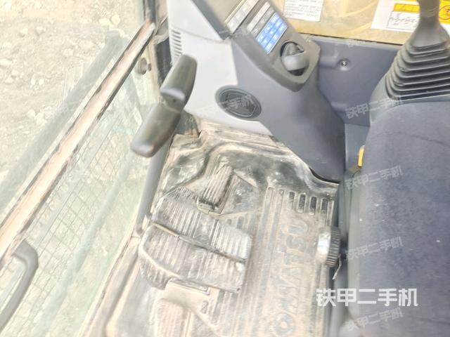 左后方玻璃角標(biāo)（駕駛室部分）