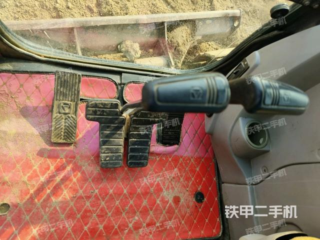 座椅左側控制臺/音響/含左手柄（駕駛室部分）