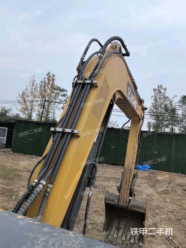 大臂背部俯視（工作和回轉(zhuǎn)裝置）