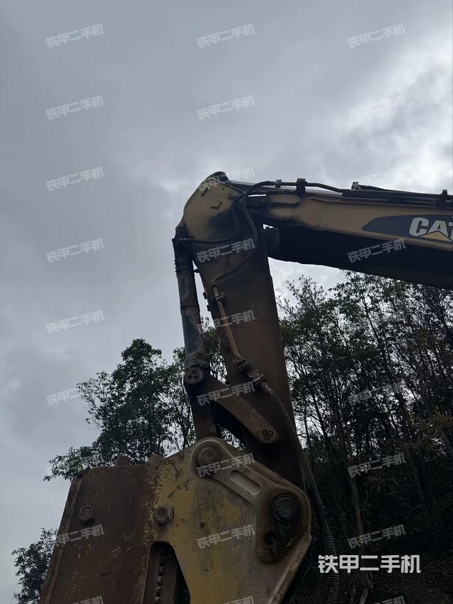 小臂整體左后(工作和回轉(zhuǎn)裝置) 小臂整體左后(工作和回轉(zhuǎn)裝置)