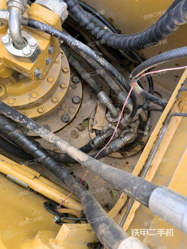 中央回轉(zhuǎn)接頭特寫（上車部件）