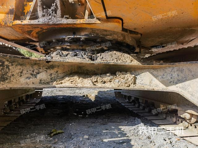 轉(zhuǎn)盤和下車架正前（工作和回轉(zhuǎn)裝置）