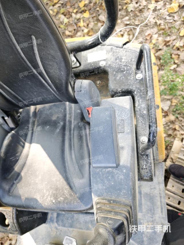 座椅左側(cè)控制臺(tái)/音響/含左手柄（駕駛室部分）