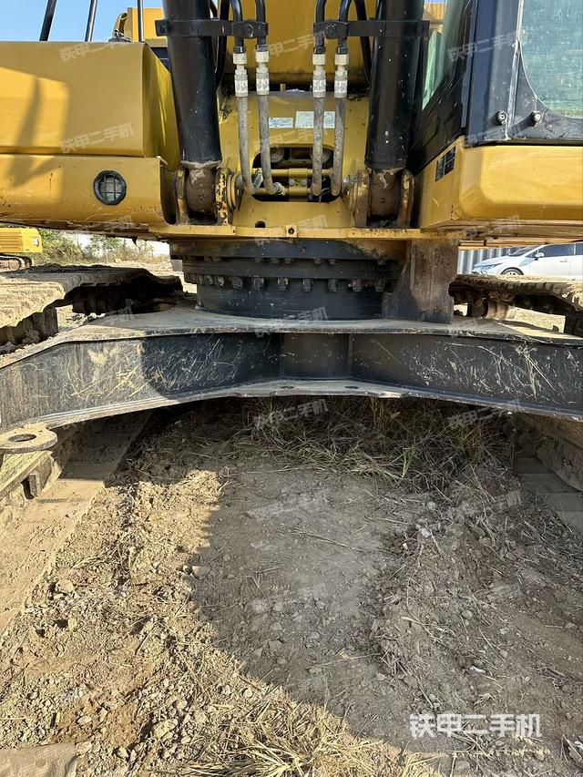 轉(zhuǎn)盤和下車架正前（工作和回轉(zhuǎn)裝置）