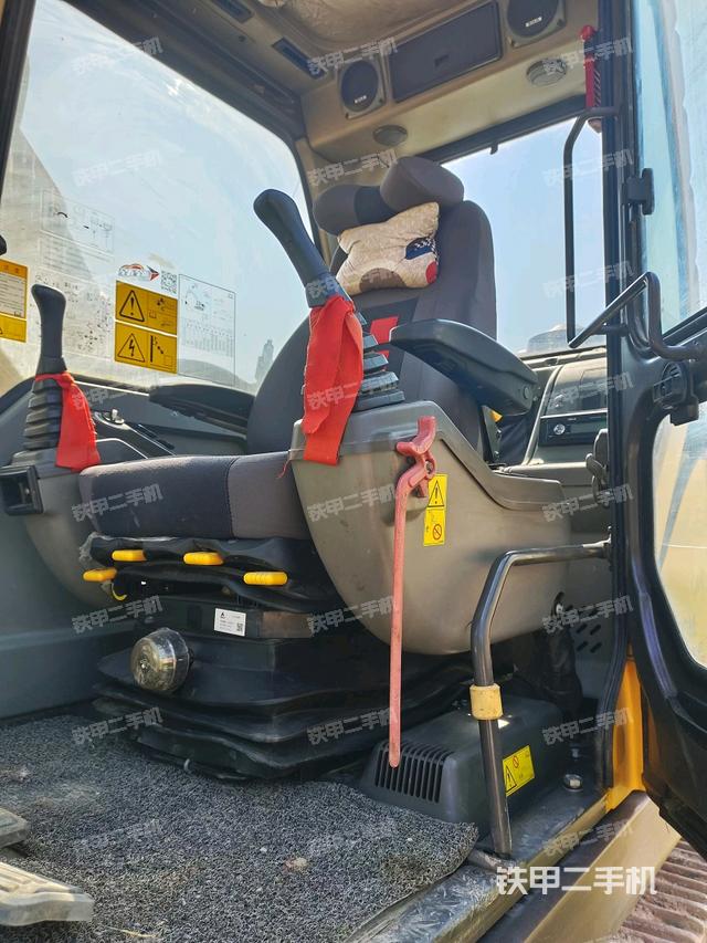 駕駛室整體（整機外觀）