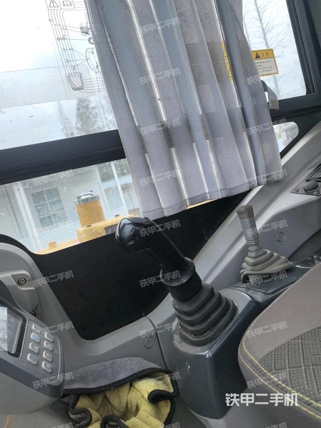 座椅右側(cè)控制臺(tái)/鑰匙門/油門/含右手柄（駕駛室部分）