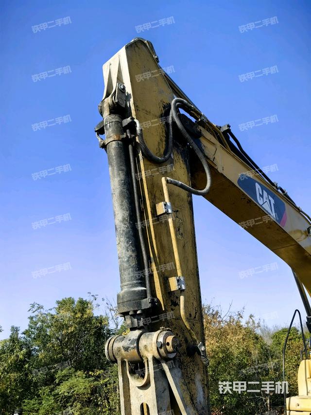 小臂整體左后(工作和回轉(zhuǎn)裝置) 小臂整體左后(工作和回轉(zhuǎn)裝置)