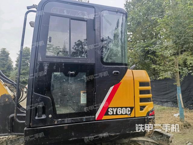 ?駕駛室正側(cè)（駕駛室部分）