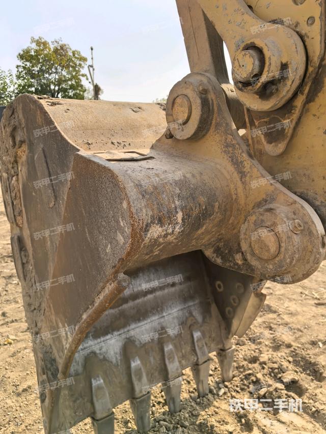 鏟斗右后整體（工作和回轉(zhuǎn)裝置）