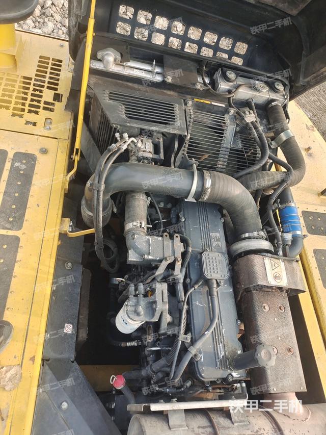 氣門(mén)室蓋螺絲特寫(xiě)（上車(chē)部件）