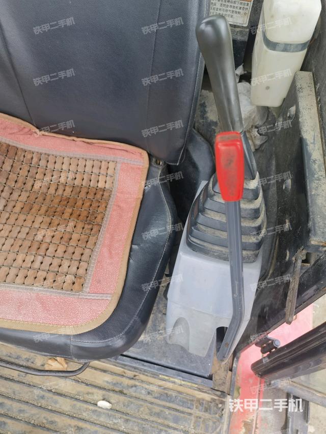 座椅左側(cè)控制臺/音響/含左手柄(駕駛室部分) 座椅左側(cè)控制臺/音響/含左手柄(駕駛室部分)