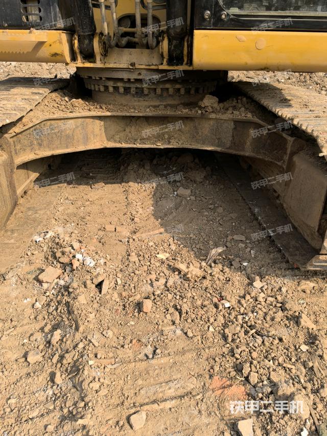 轉(zhuǎn)盤和下車架正前（工作和回轉(zhuǎn)裝置）