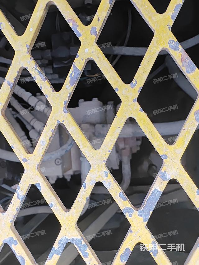 液壓泵艙室正面整體(整機(jī)外觀) 液壓泵艙室正面整體(整機(jī)外觀)