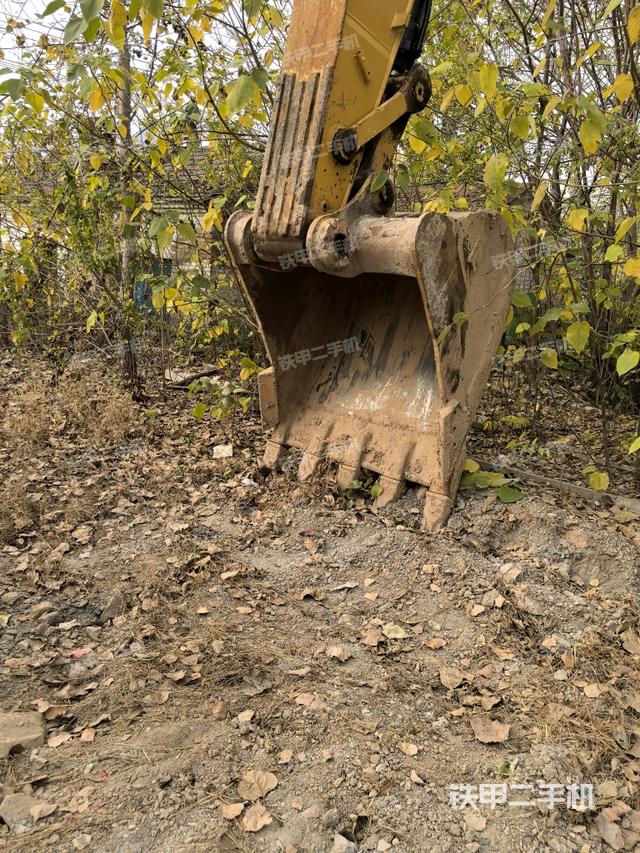 鏟斗右后整體(工作和回轉(zhuǎn)裝置) 鏟斗右后整體(工作和回轉(zhuǎn)裝置)