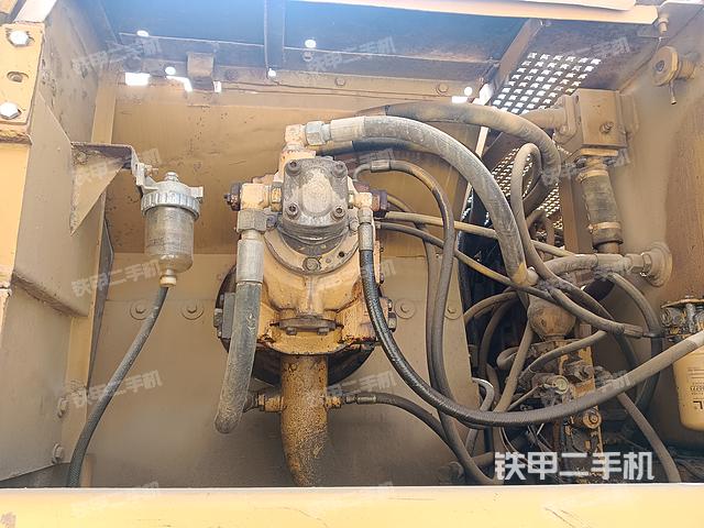 液壓泵艙室正面整體（整機(jī)外觀）