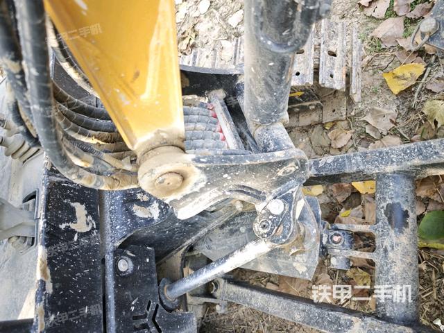 大臂根部?斜（工作和回轉(zhuǎn)裝置）