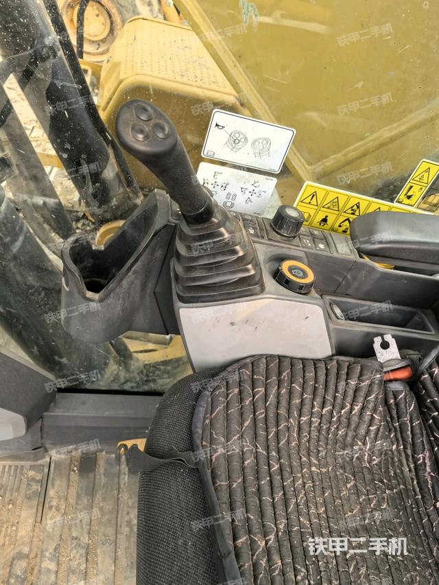 座椅右側(cè)控制臺(tái)/鑰匙門/油門/含右手柄(駕駛室部分) 座椅右側(cè)控制臺(tái)/鑰匙門/油門/含右手柄(駕駛室部分)