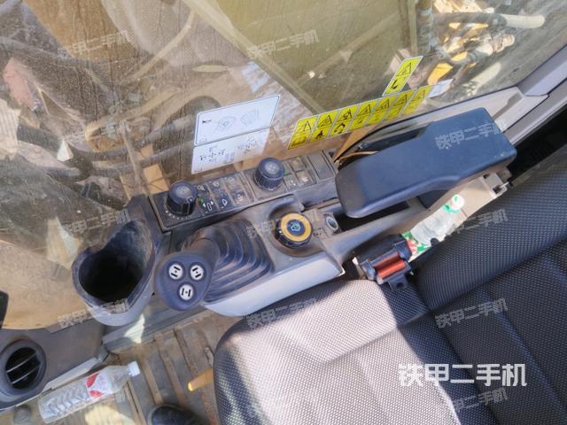 座椅右側(cè)控制臺(tái)/鑰匙門/油門/含右手柄(駕駛室部分) 座椅右側(cè)控制臺(tái)/鑰匙門/油門/含右手柄(駕駛室部分)