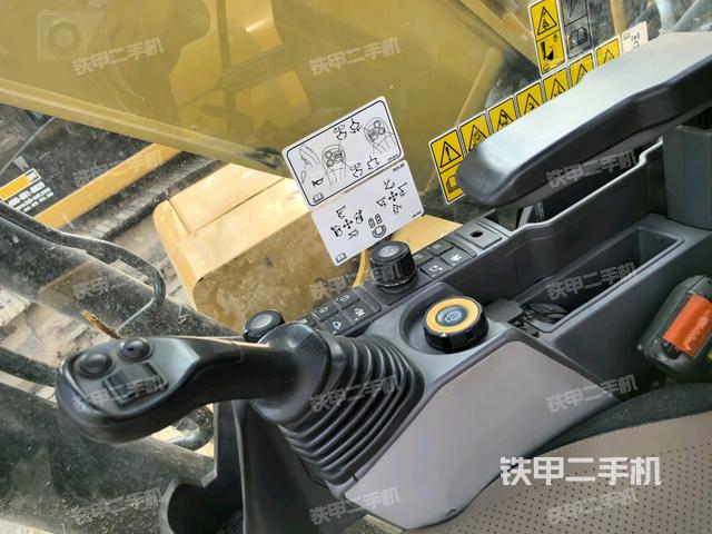 座椅右側(cè)控制臺(tái)/鑰匙門/油門/含右手柄(駕駛室部分) 座椅右側(cè)控制臺(tái)/鑰匙門/油門/含右手柄(駕駛室部分)