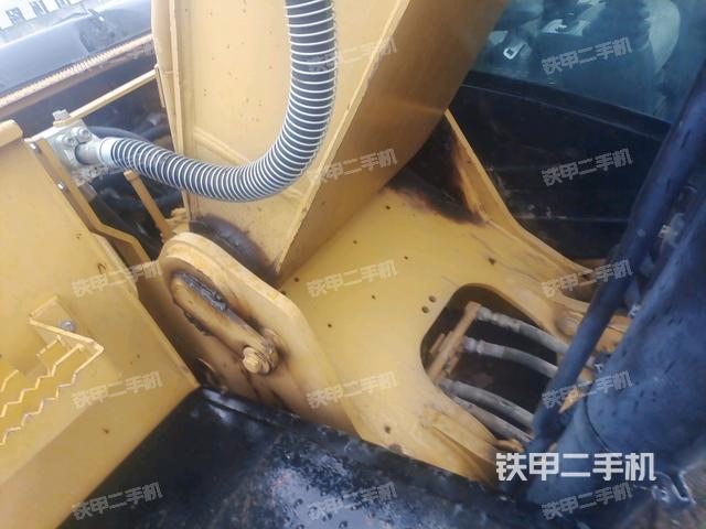 大臂背部俯視(工作和回轉(zhuǎn)裝置) 大臂背部俯視(工作和回轉(zhuǎn)裝置)