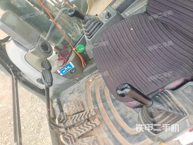 后窗玻璃角標（駕駛室部分）