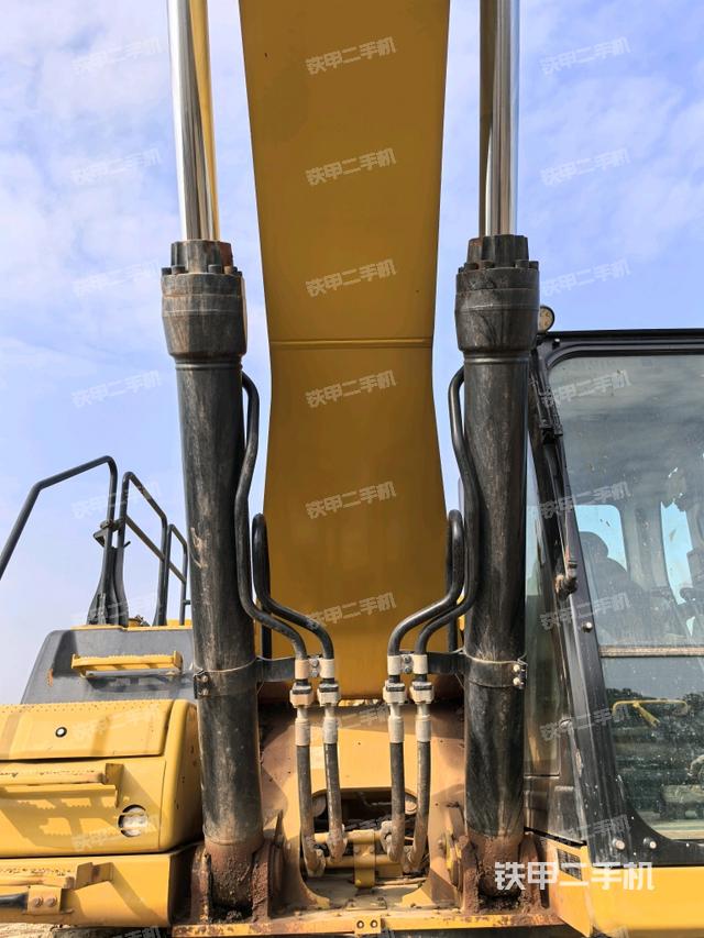 大臂油缸整體?豎拍（工作和回轉(zhuǎn)裝置）