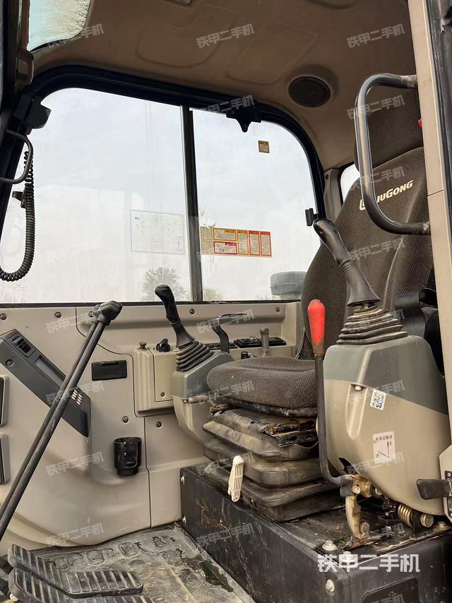 駕駛室整體（整機(jī)外觀）