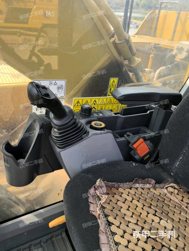 座椅右側(cè)控制臺/鑰匙門/油門/含右手柄（駕駛室部分）