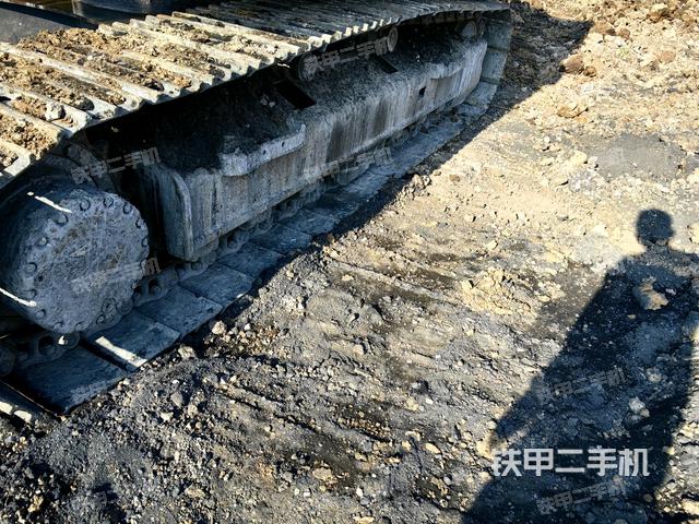 右側(cè)履帶整體(行走機(jī)構(gòu)) 右側(cè)履帶整體(行走機(jī)構(gòu))