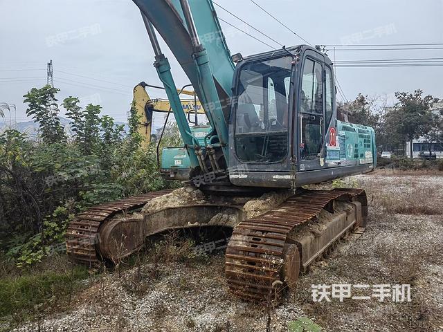 駕駛室整體(整機(jī)外觀) 駕駛室整體(整機(jī)外觀)