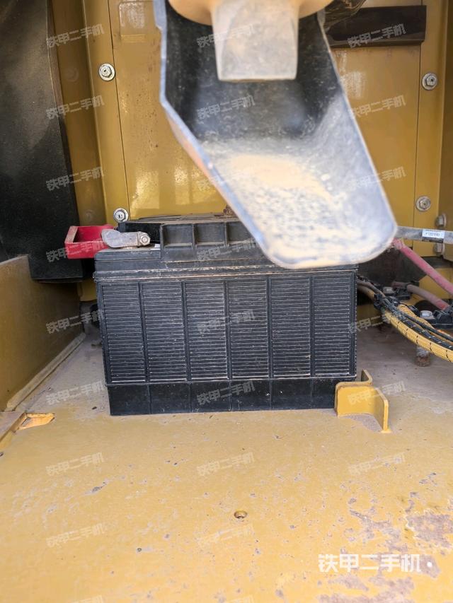 電瓶（大件艙室）