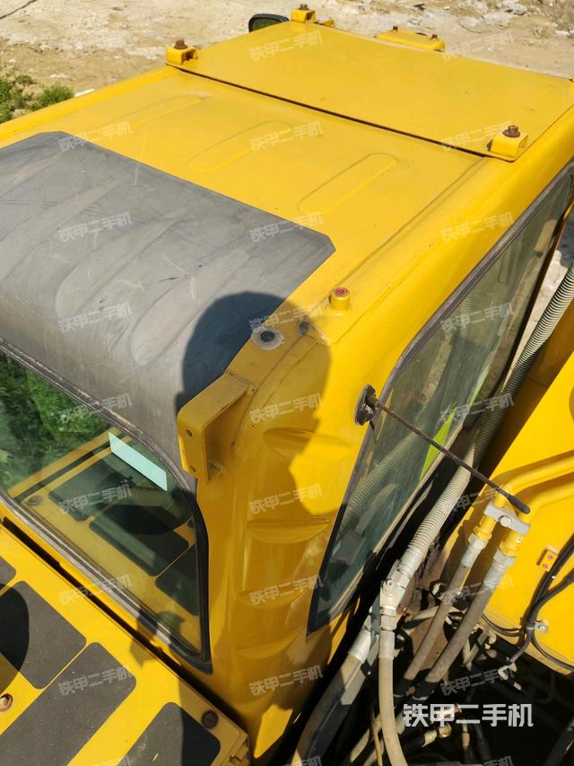 駕駛室頂部（整機外觀）