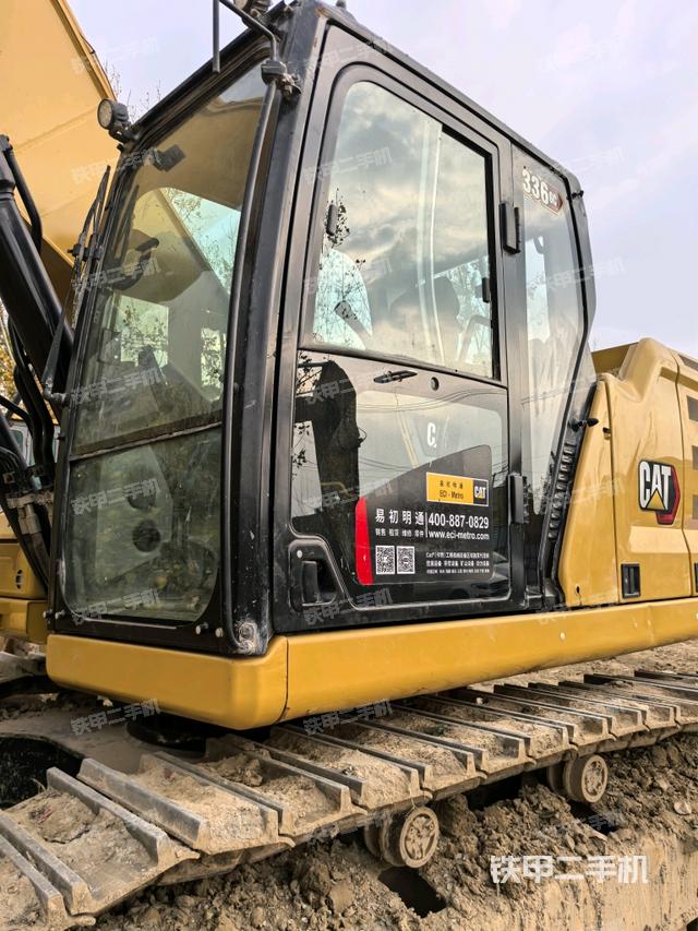 駕駛室左前45度(駕駛室部分) 駕駛室左前45度(駕駛室部分)