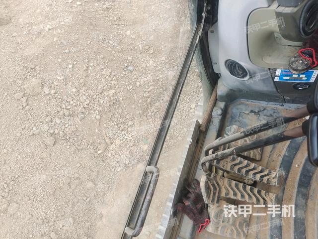 左后方玻璃角標（駕駛室部分）