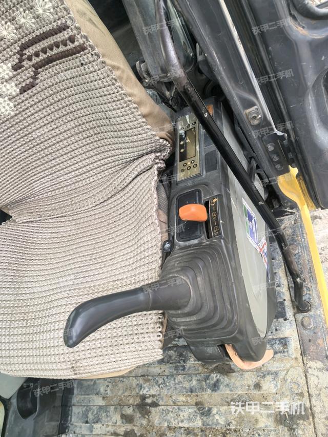 座椅左側(cè)控制臺(tái)/音響/含左手柄（駕駛室部分）