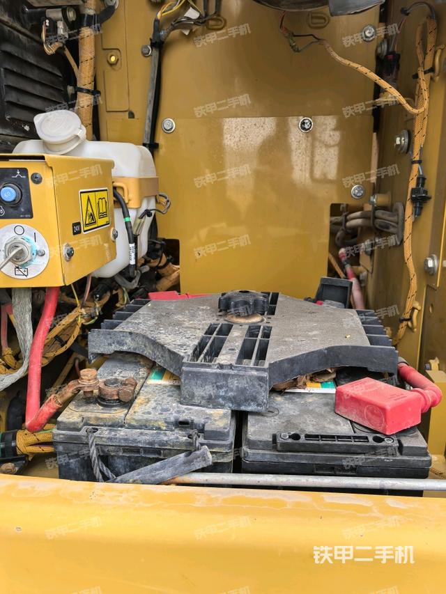 電瓶（大件艙室）