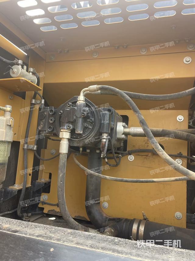 液壓泵斜45?左（大件艙室）