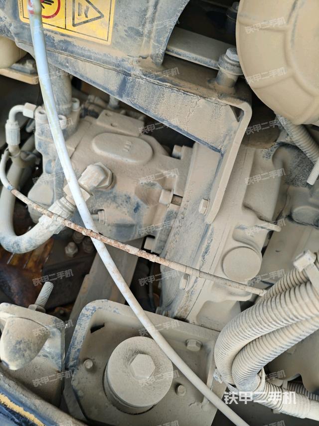 液壓泵艙室正面整體（整機(jī)外觀）