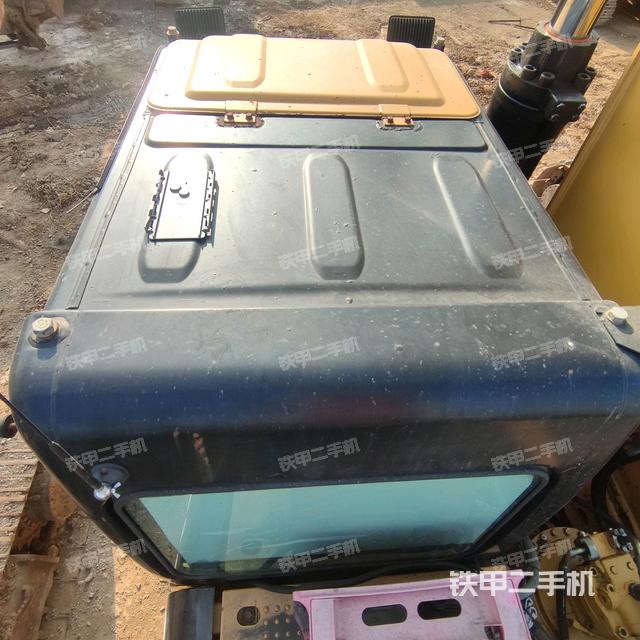 駕駛室頂部（整機外觀）