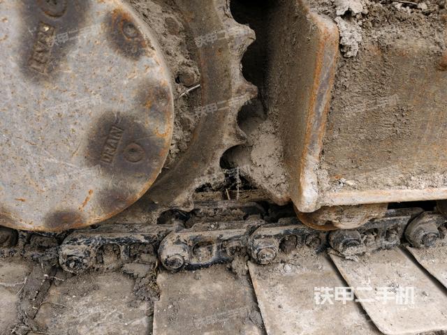 左驅(qū)動輪（行走機構(gòu)）