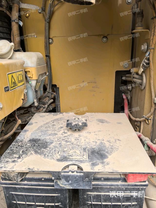 電瓶（大件艙室）